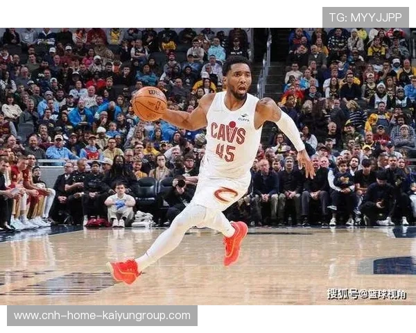 NBA米切尔强势突破两步上篮稳稳命中:训练场雕琢出的关键瞬间 NBA米切尔强势突破两步上篮稳稳命中:训练场雕琢出的关键瞬间