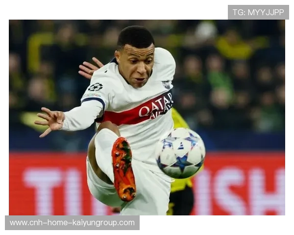 巴黎姆巴佩冲出直线速度后推射，点燃赛场激情